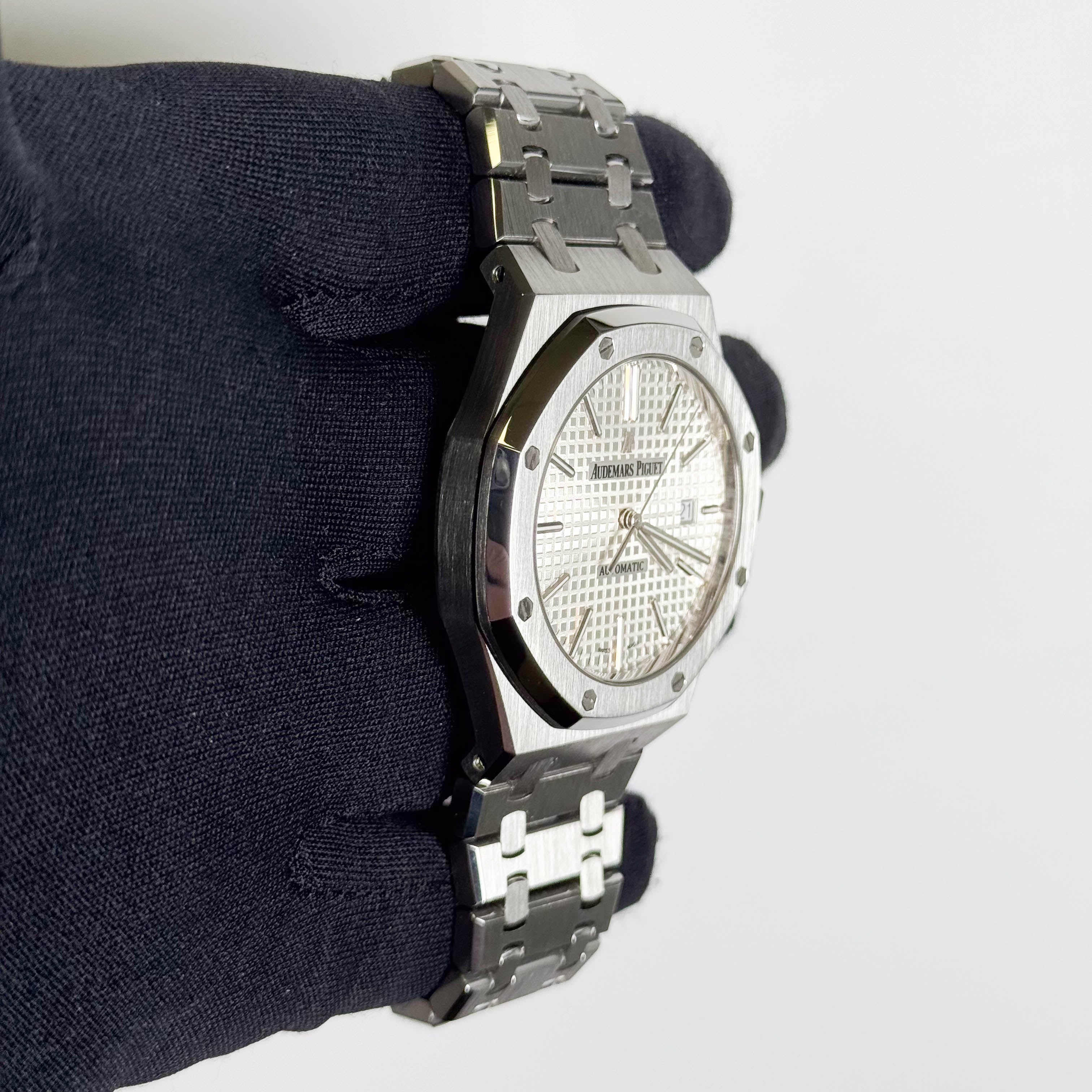 Audemars Piguet Royal Oak 41mm White Dial Watch Ref# 15400ST.OO.1220ST.02 - Happy Jewelers Fine Jewelry Lifetime Warranty