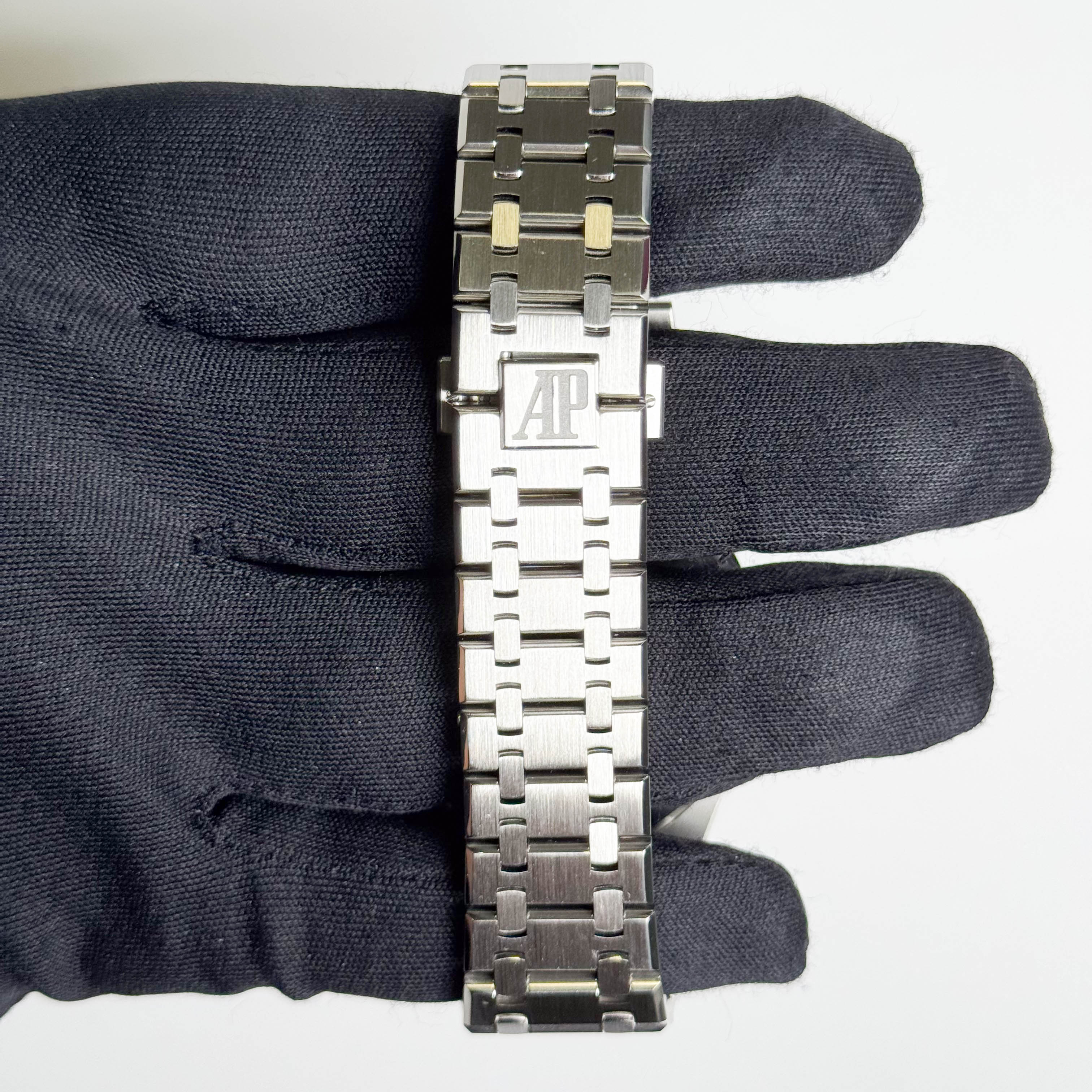 Audemars Piguet Royal Oak 41mm White Dial Watch Ref# 15400ST.OO.1220ST.02 - Happy Jewelers Fine Jewelry Lifetime Warranty