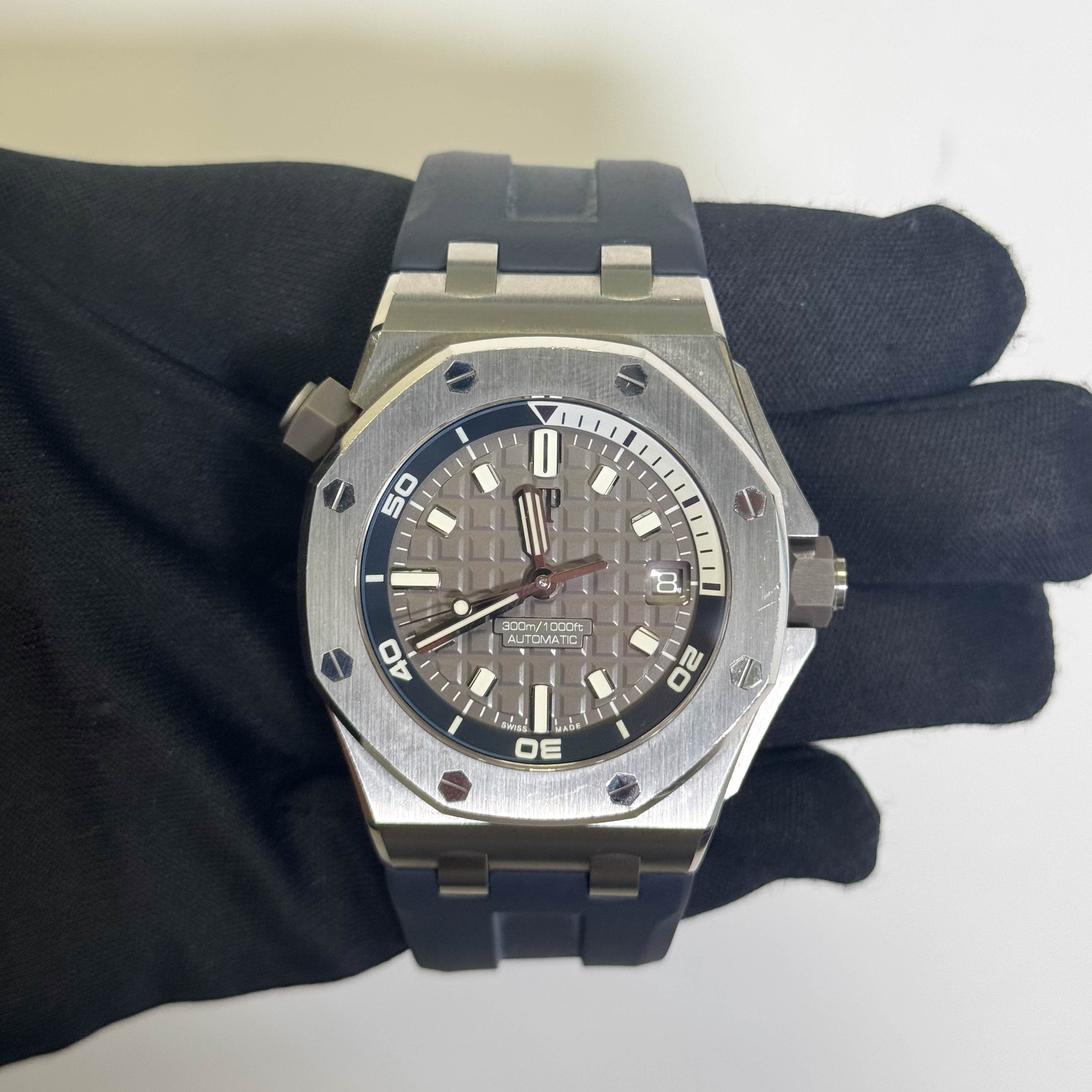 Audemars Piguet Diver 42mm Grey Dot Dial Watch Ref# 15720ST.OO.A009CA.01