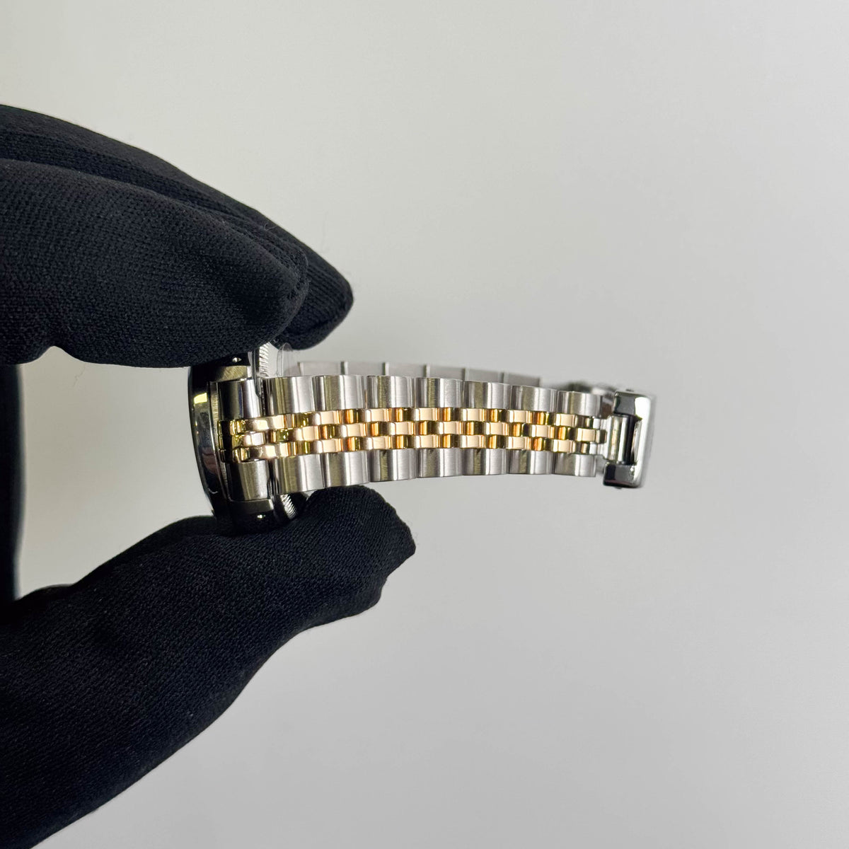Rolex Datejust 26mm MOP Dial Watch Ref# 69173 - Happy Jewelers Fine Jewelry Lifetime Warranty