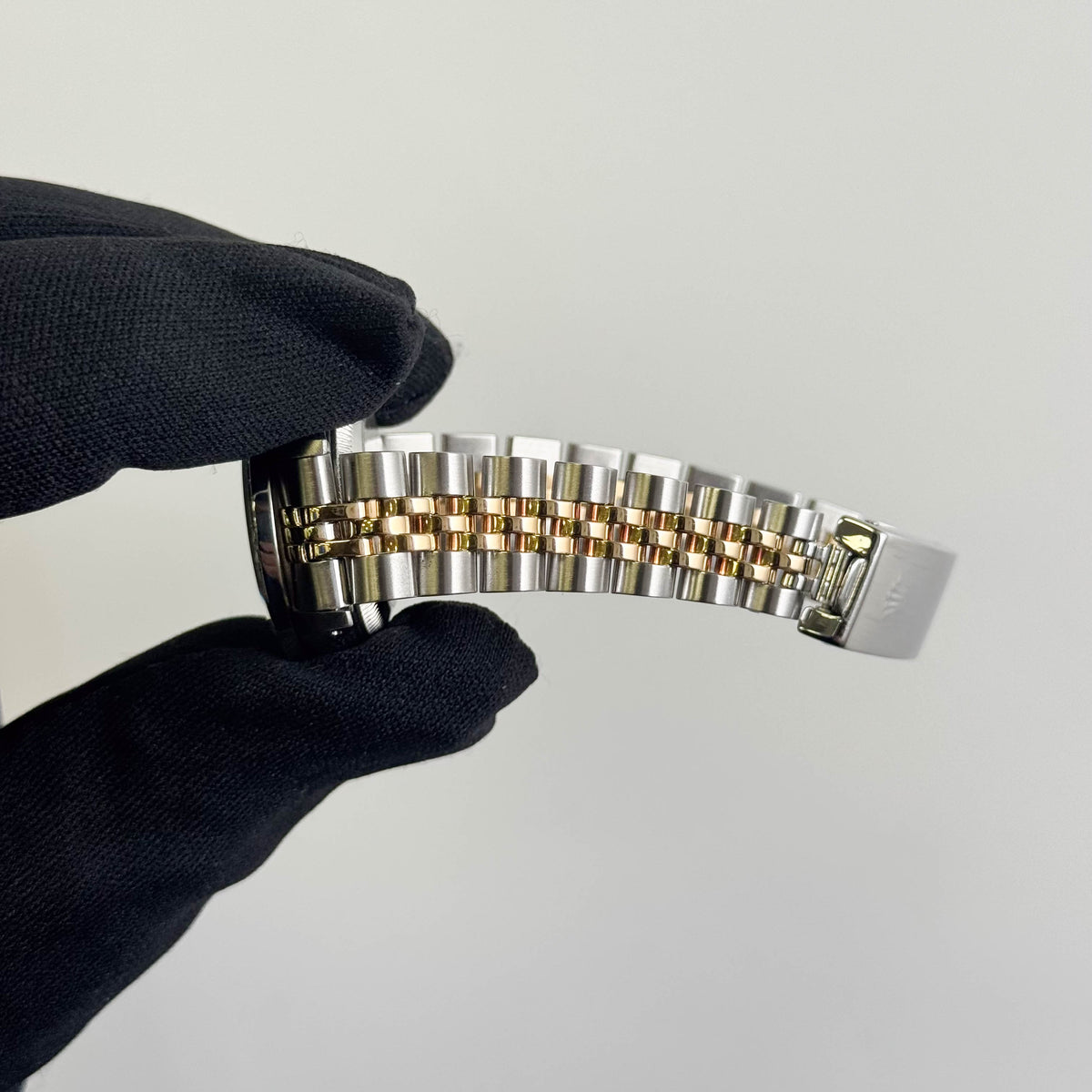 Rolex Datejust 26mm MOP Dial Watch Ref# 69173 - Happy Jewelers Fine Jewelry Lifetime Warranty