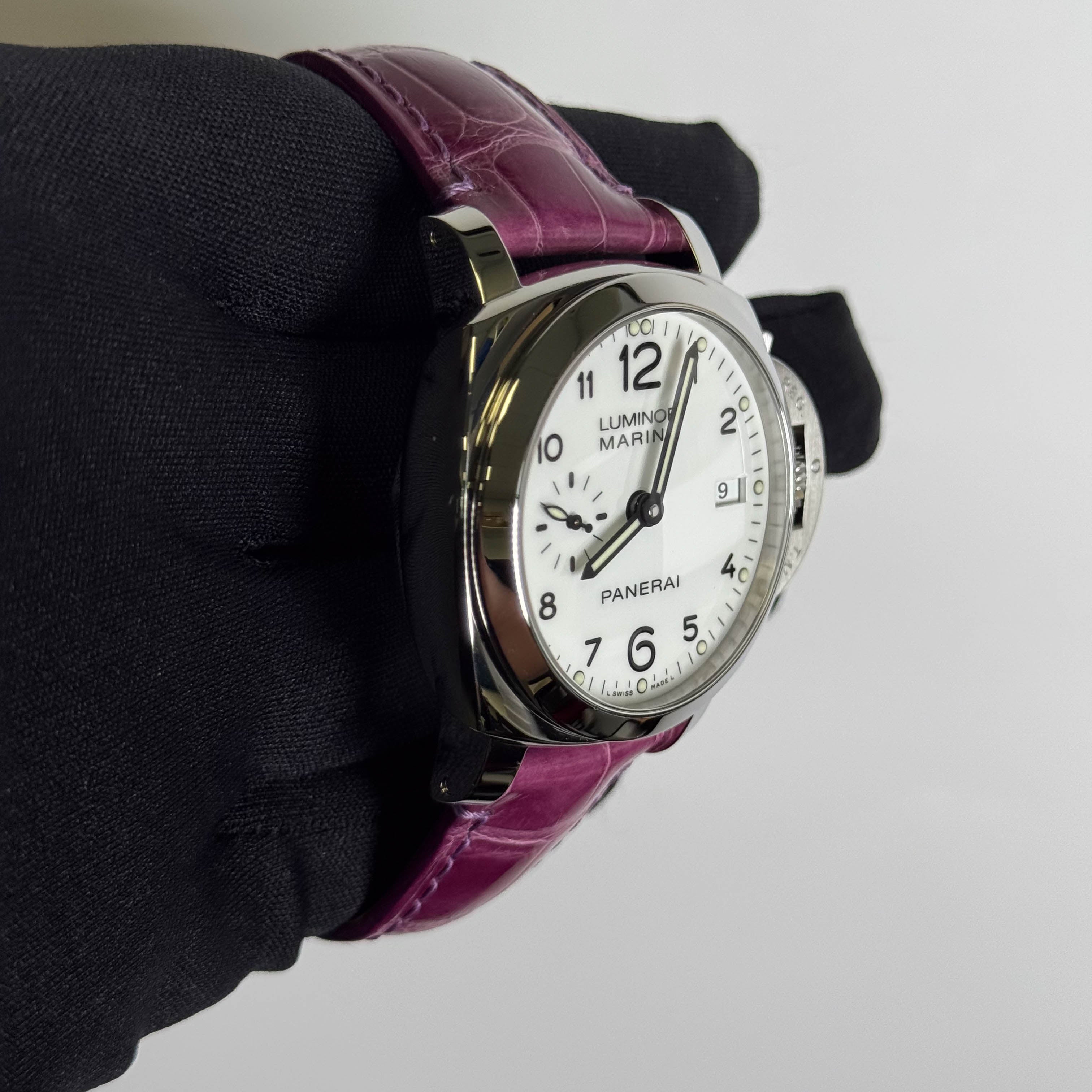 Panerai Luminor 42mm White Dial Watch Ref# PAM00523