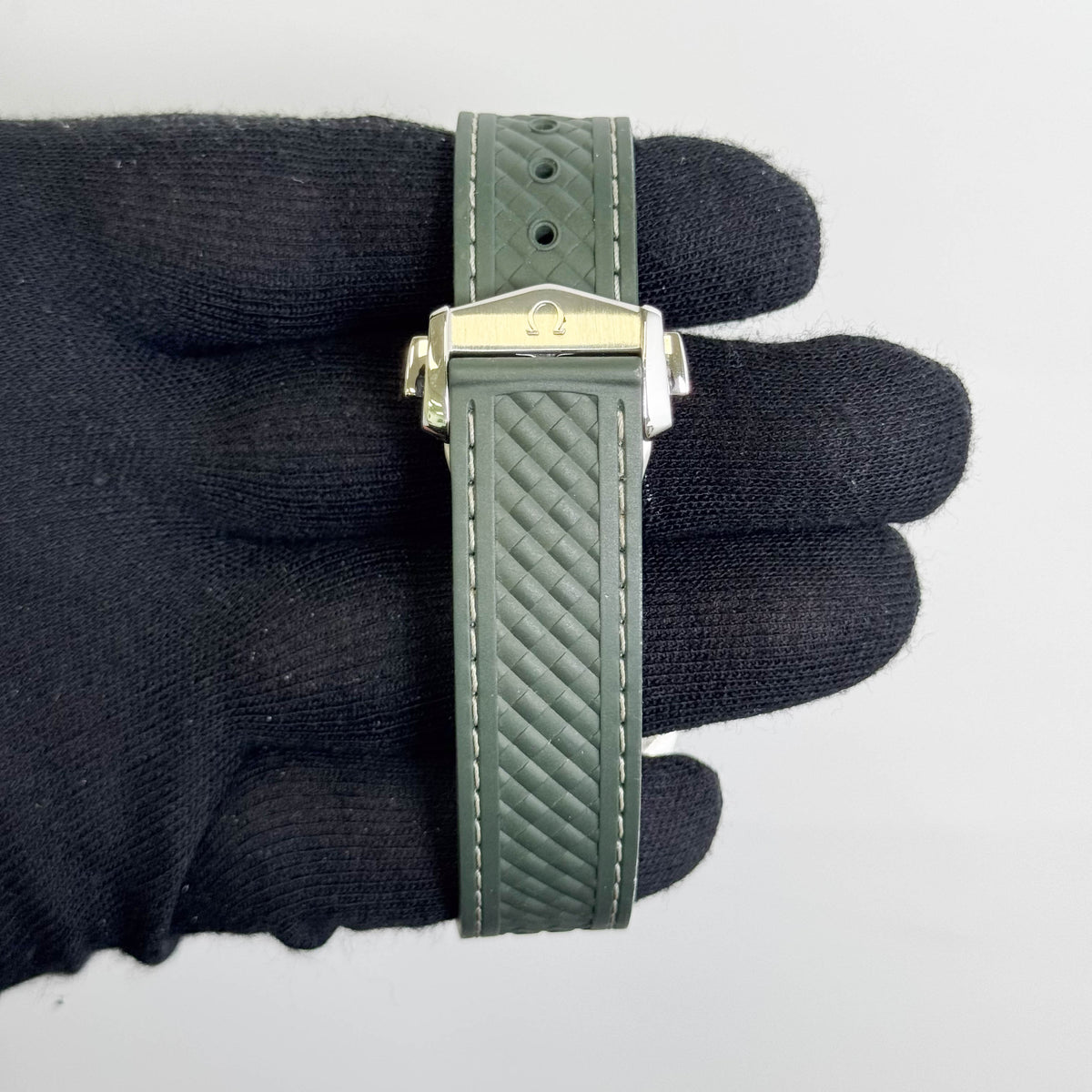 Omega Seamaster Aqua Terra 39mm Green Dial Watch Ref# 220.32.43.22.10.001