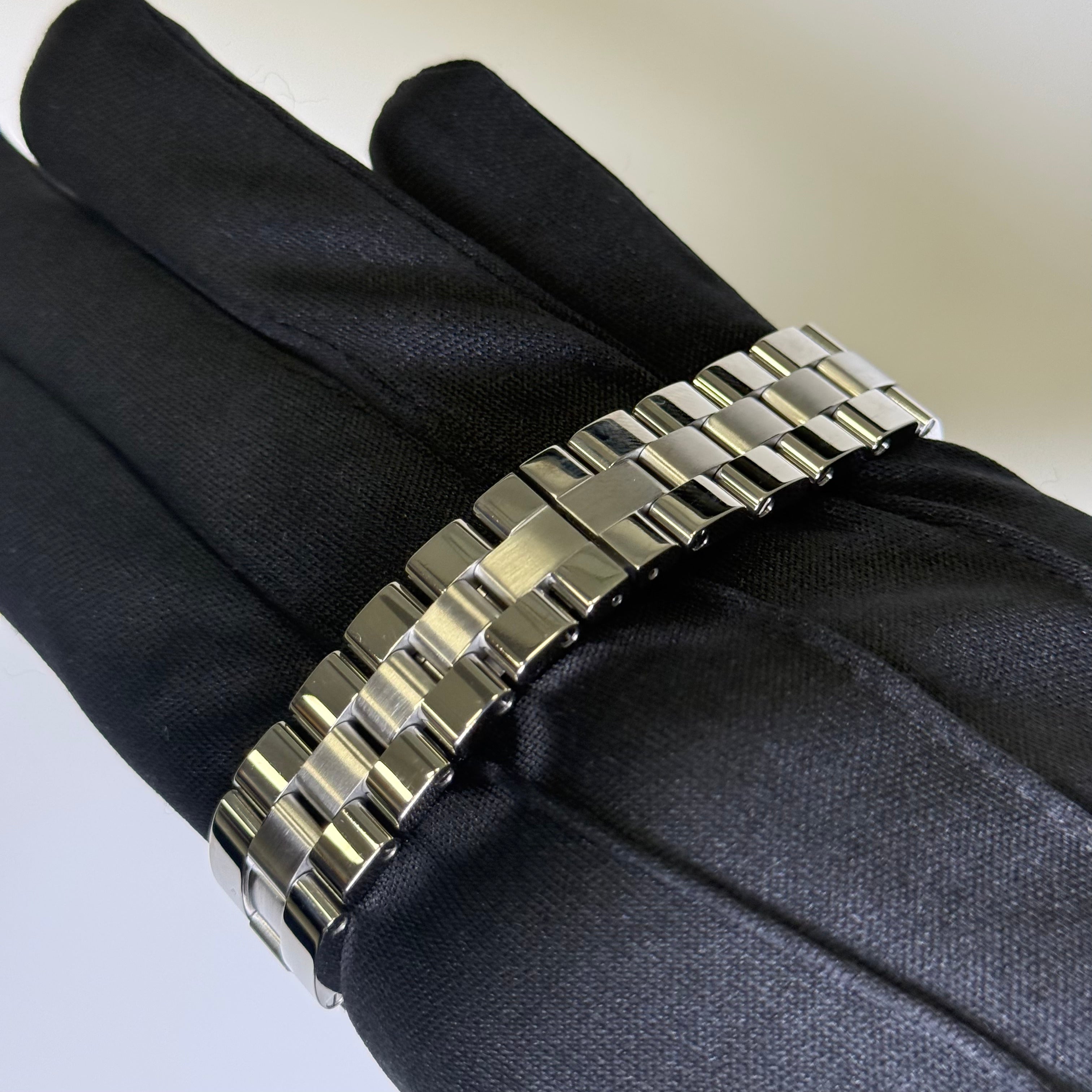 Cartier Roadster 31mm Silver Dial Watch Ref# W62016V3