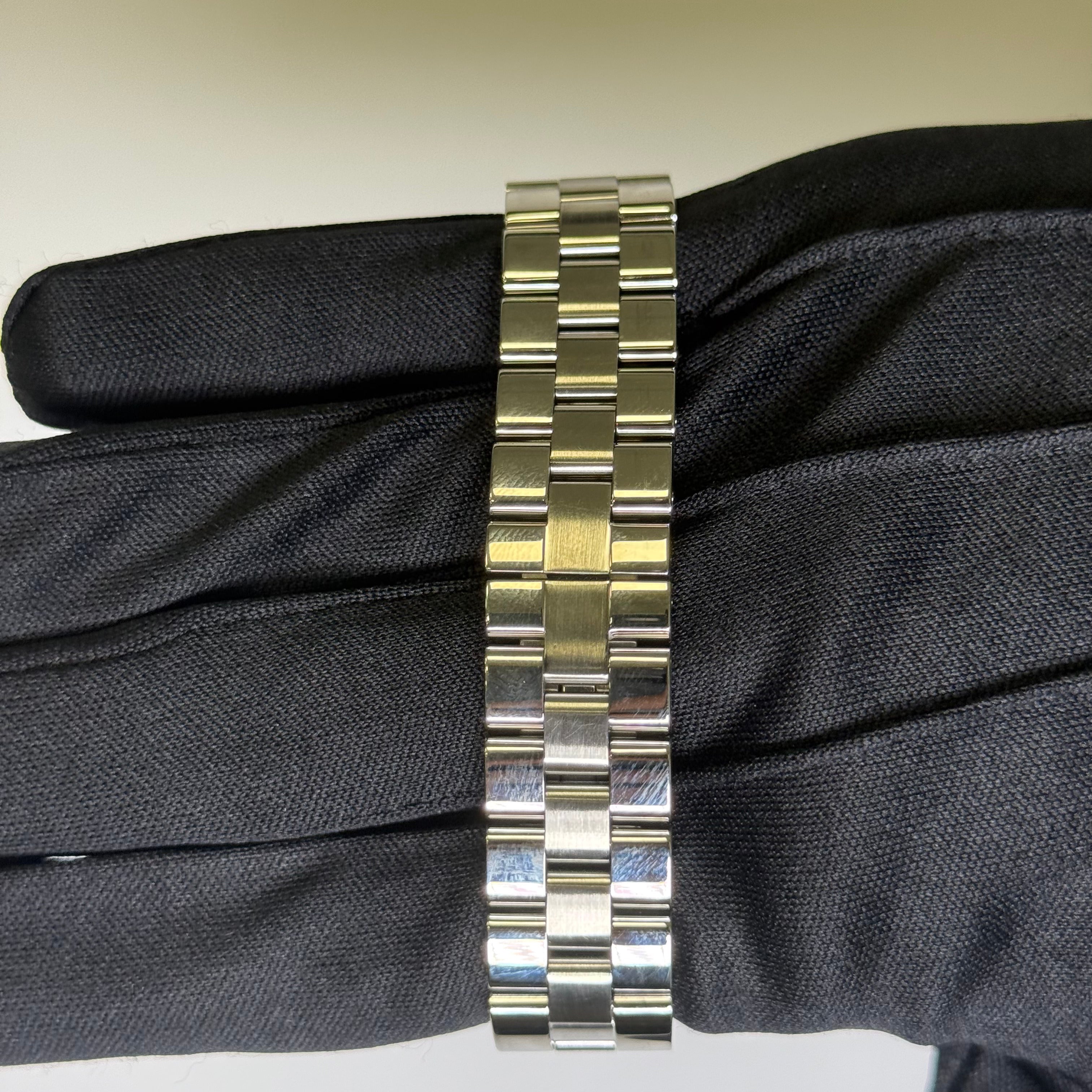 Cartier Roadster 31mm Silver Dial Watch Ref# W62016V3