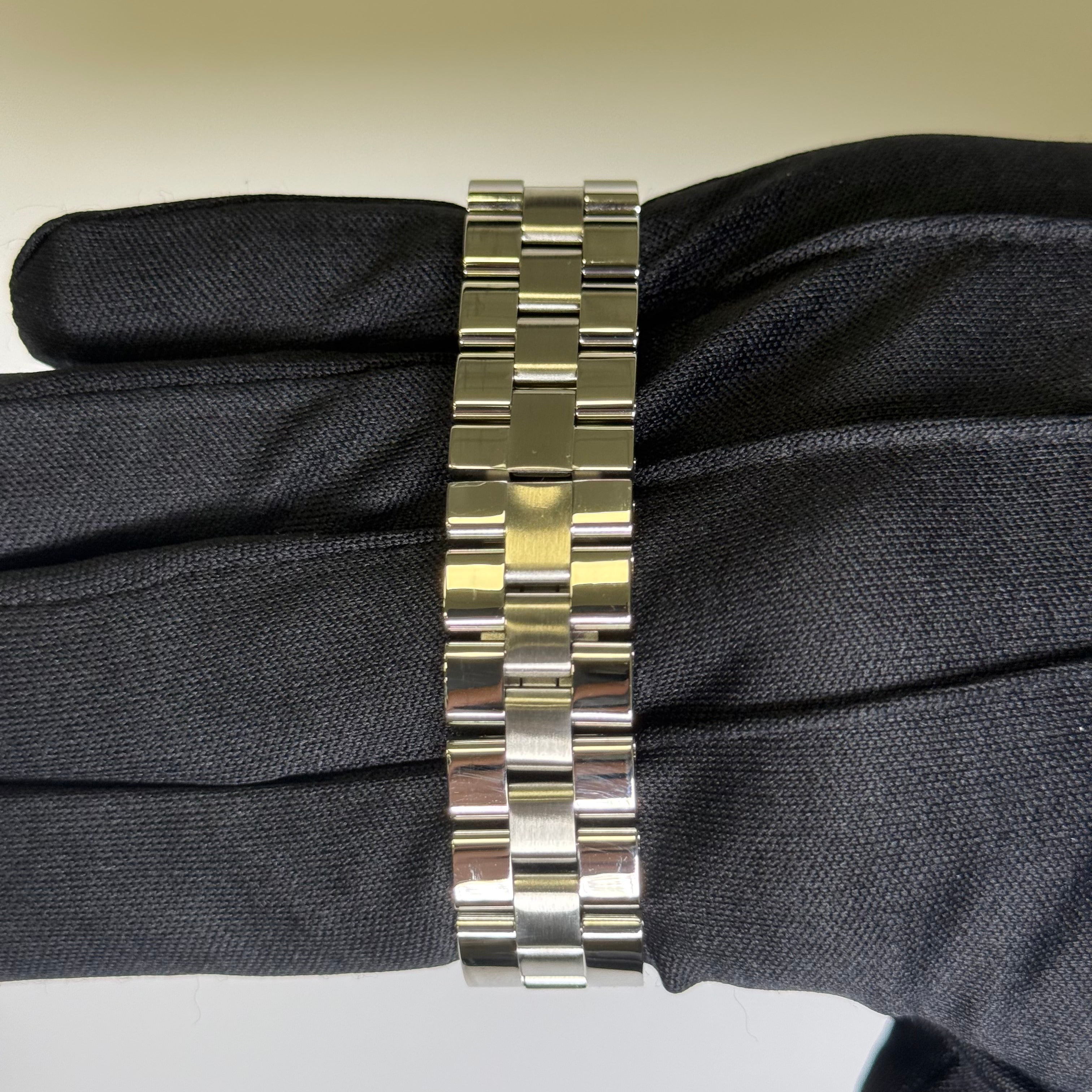 Cartier Roadster 31mm Silver Dial Watch Ref# W62016V3