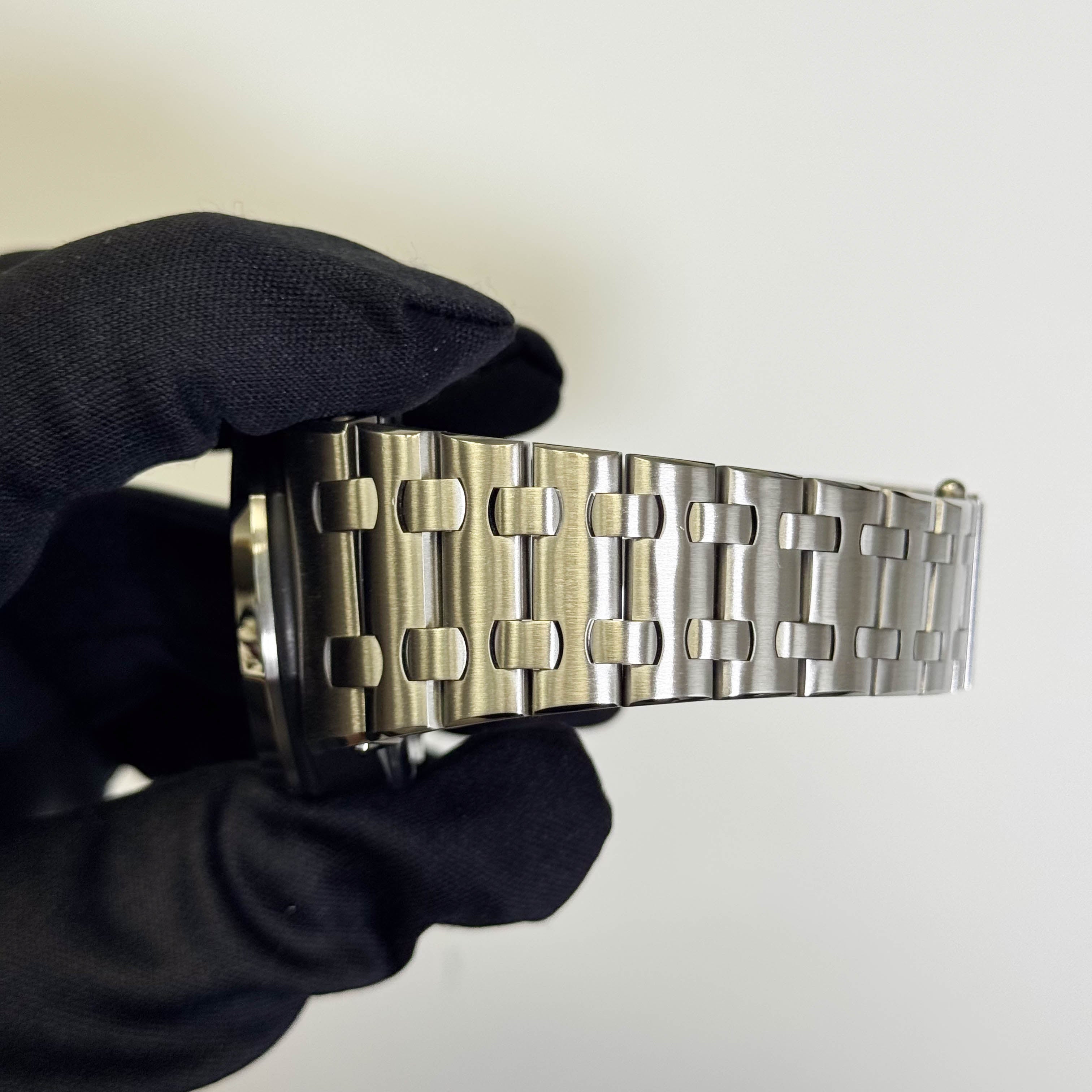 Audemars Piguet Royal Oak Offshore 42mm White Dial Watch Ref# 26170ST.OO.D101CR.02