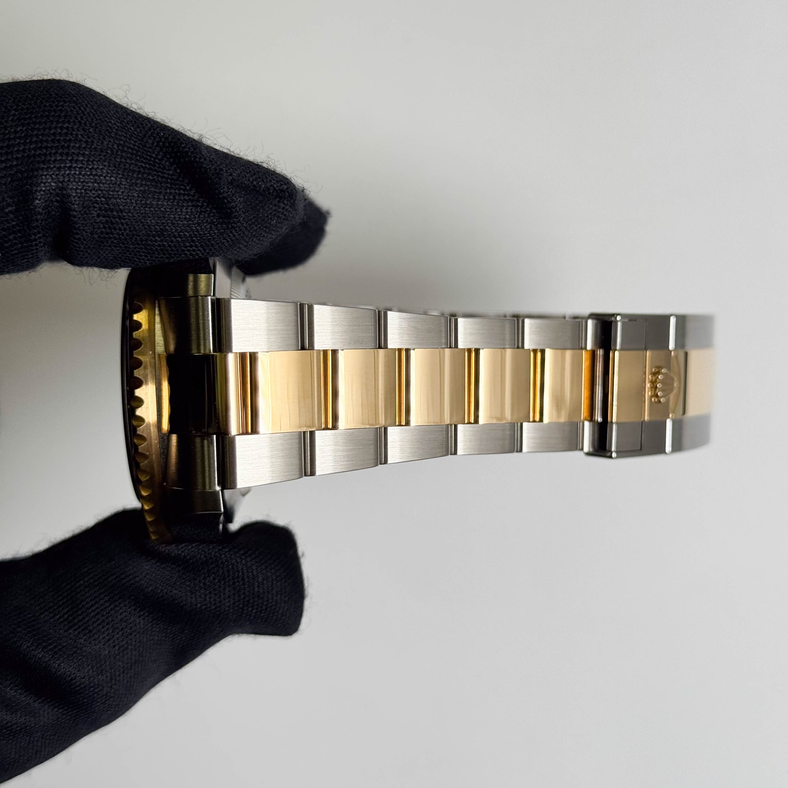 Vessel PRIME ブラック/イエロー 10型 Rolex Sea-Dweller 43mm Black Dial Watch Ref# 126603 – Happy Jewelers