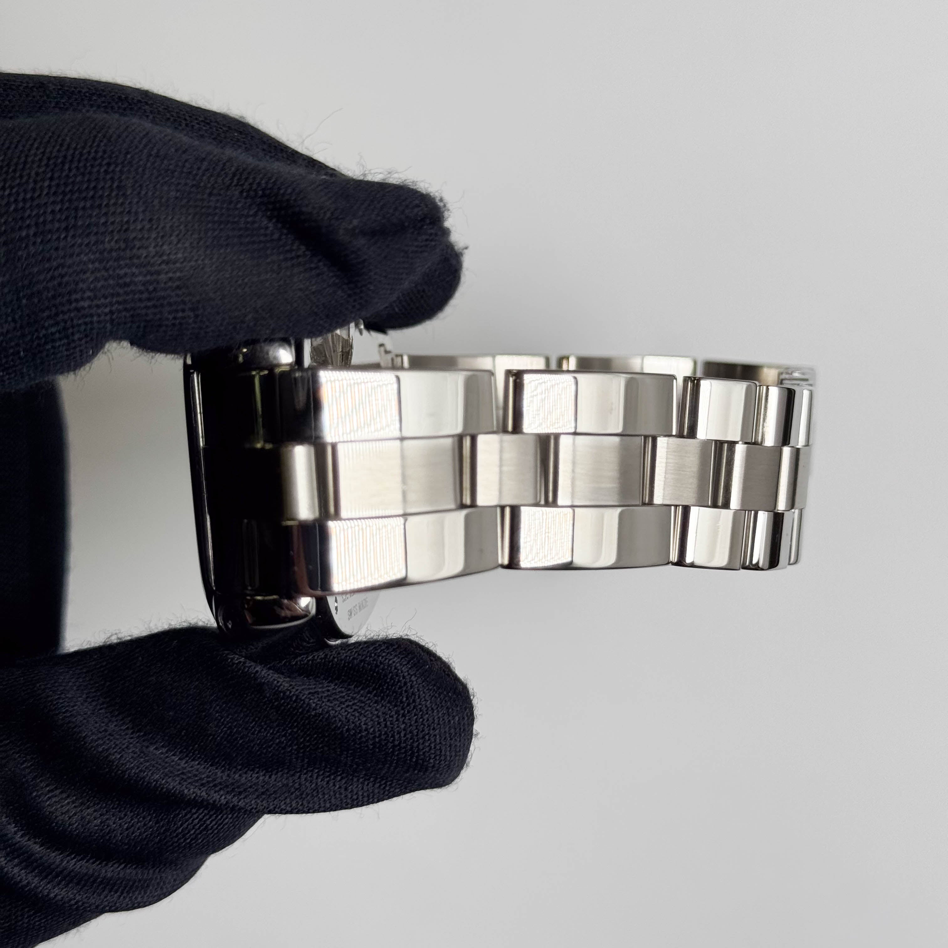 Cartier Roadster 43mm Black Dial Watch Ref# W62020X6 - Happy Jewelers Fine Jewelry Lifetime Warranty