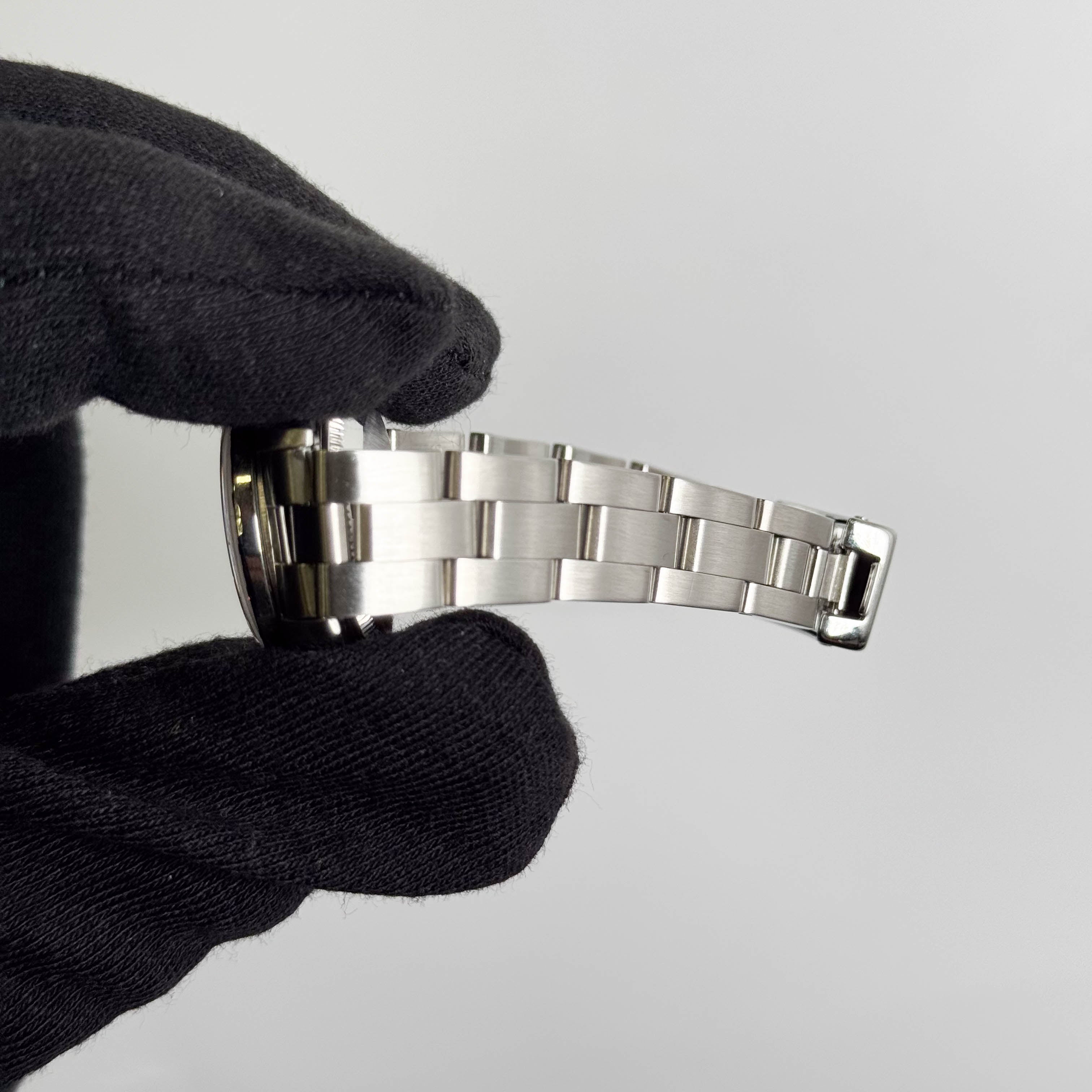 Rolex Oyster Perpetual 26mm Silver Dial Watch Ref# 69190