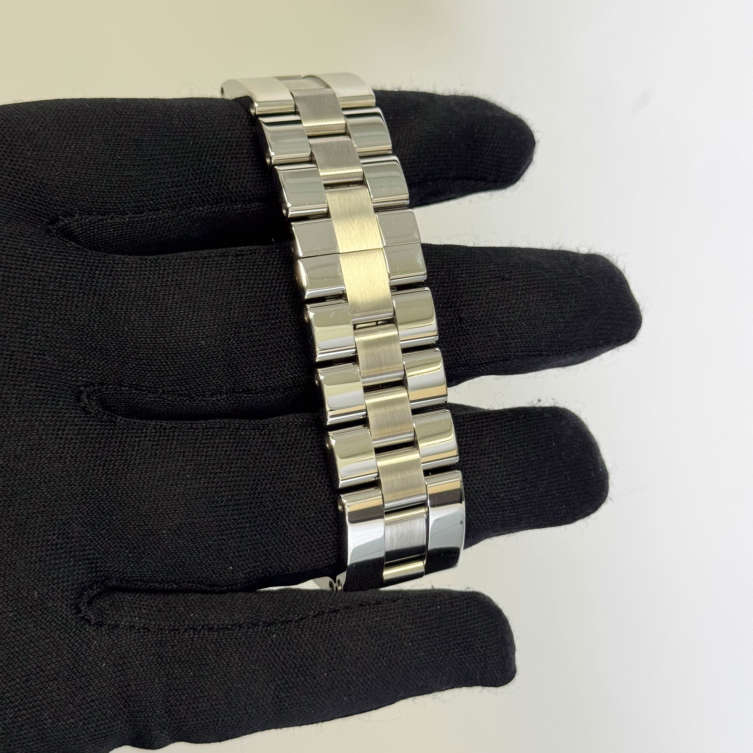 Cartier Roadster 37mm Black Dial Watch Ref# W62041V3 - Happy Jewelers Fine Jewelry Lifetime Warranty