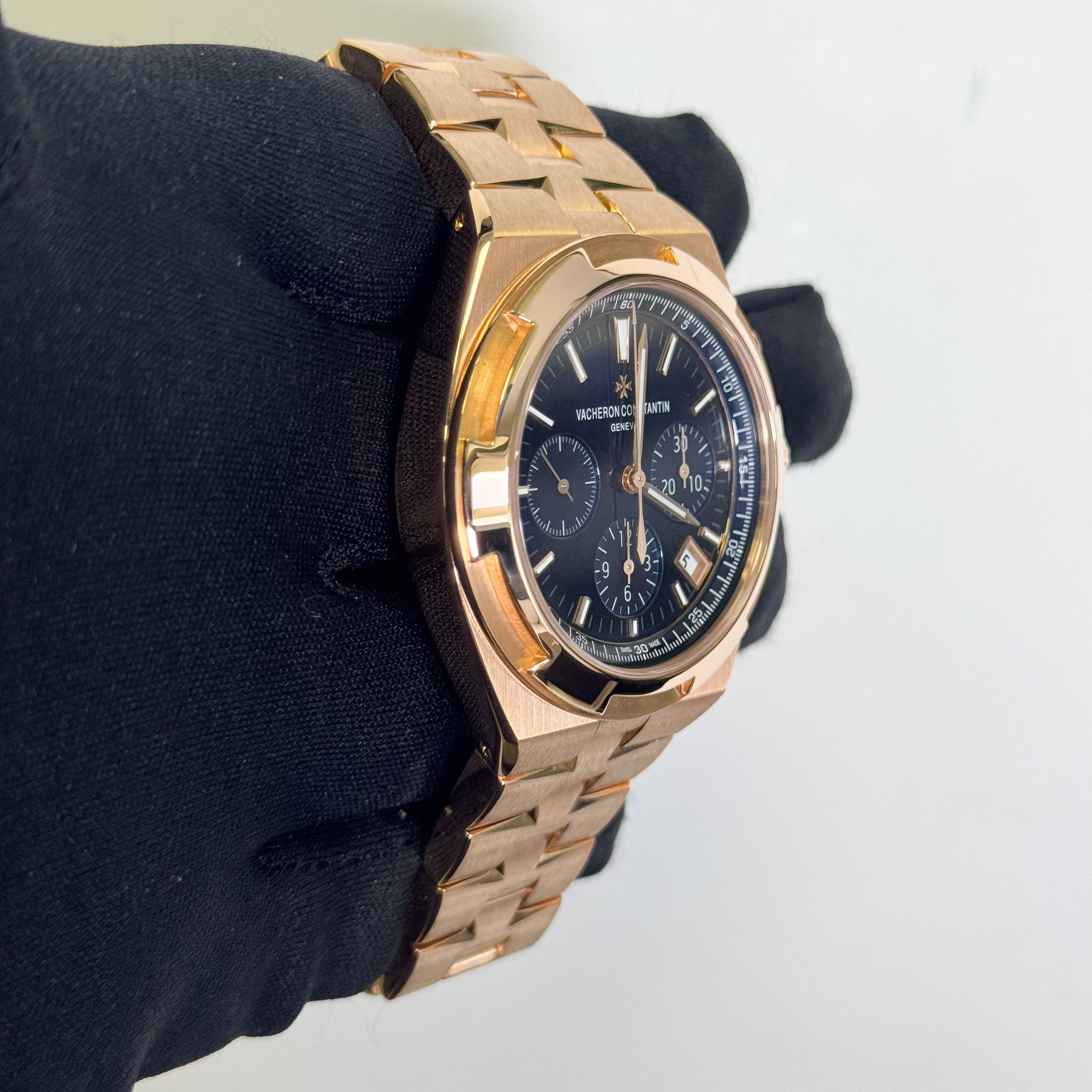 Vacheron Constantin Overseas 42.5mm Blue Dial Watch Ref# 5500V/110R-B952