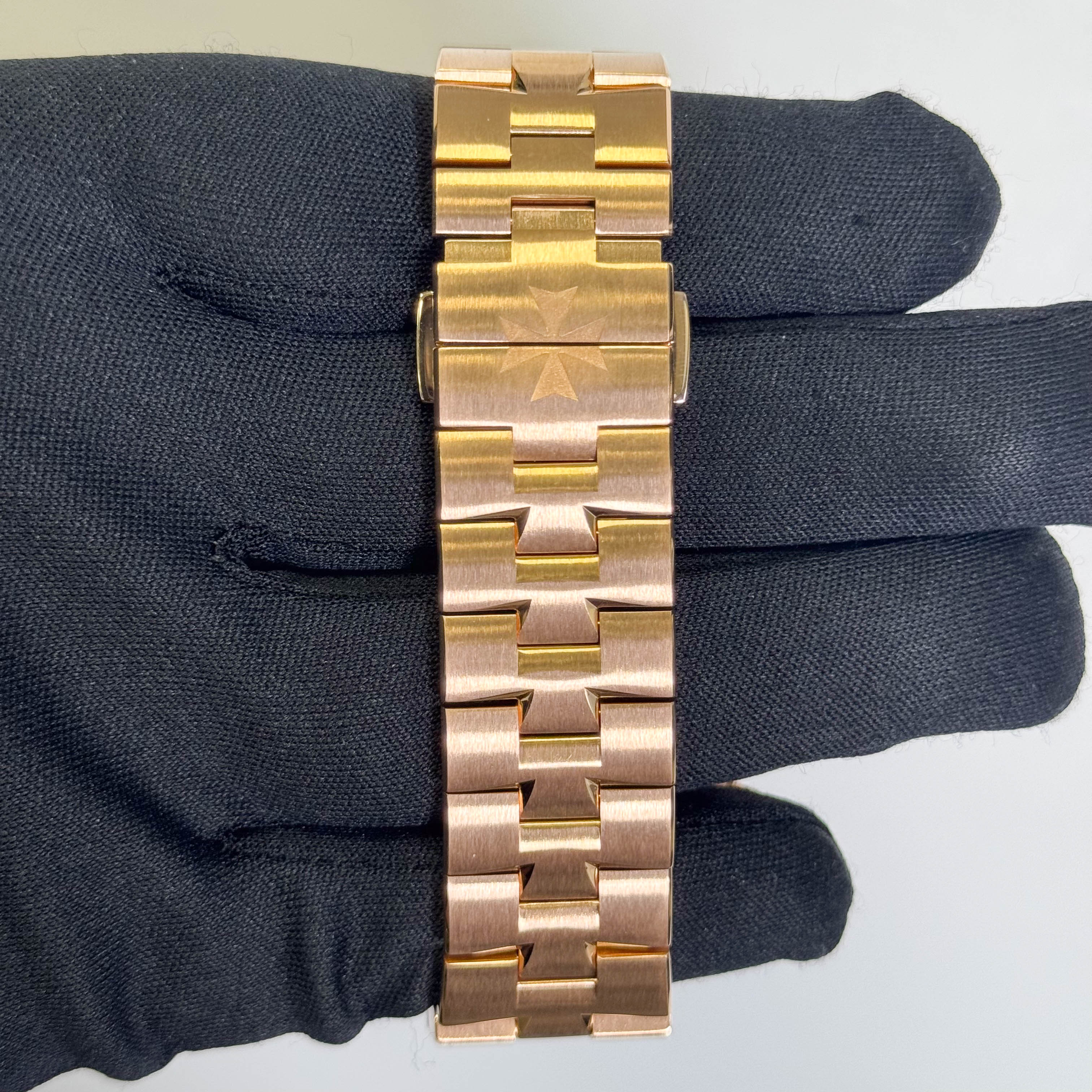 Vacheron Constantin Overseas 42.5mm Blue Dial Watch Ref# 5500V/110R-B952