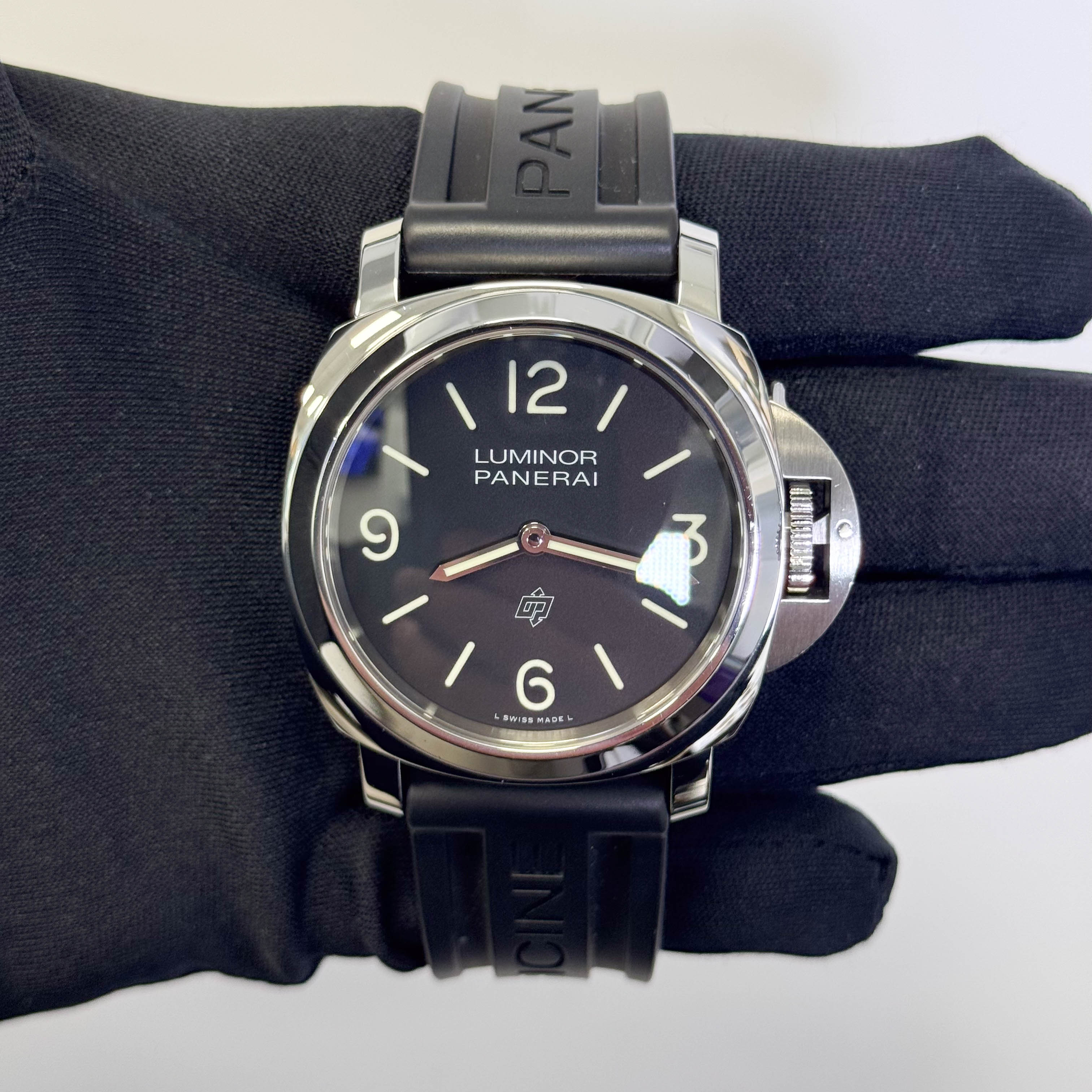 Panerai Luminor 44mm Black Dial Watch Ref# PAM01086 - Happy Jewelers Fine Jewelry Lifetime Warranty