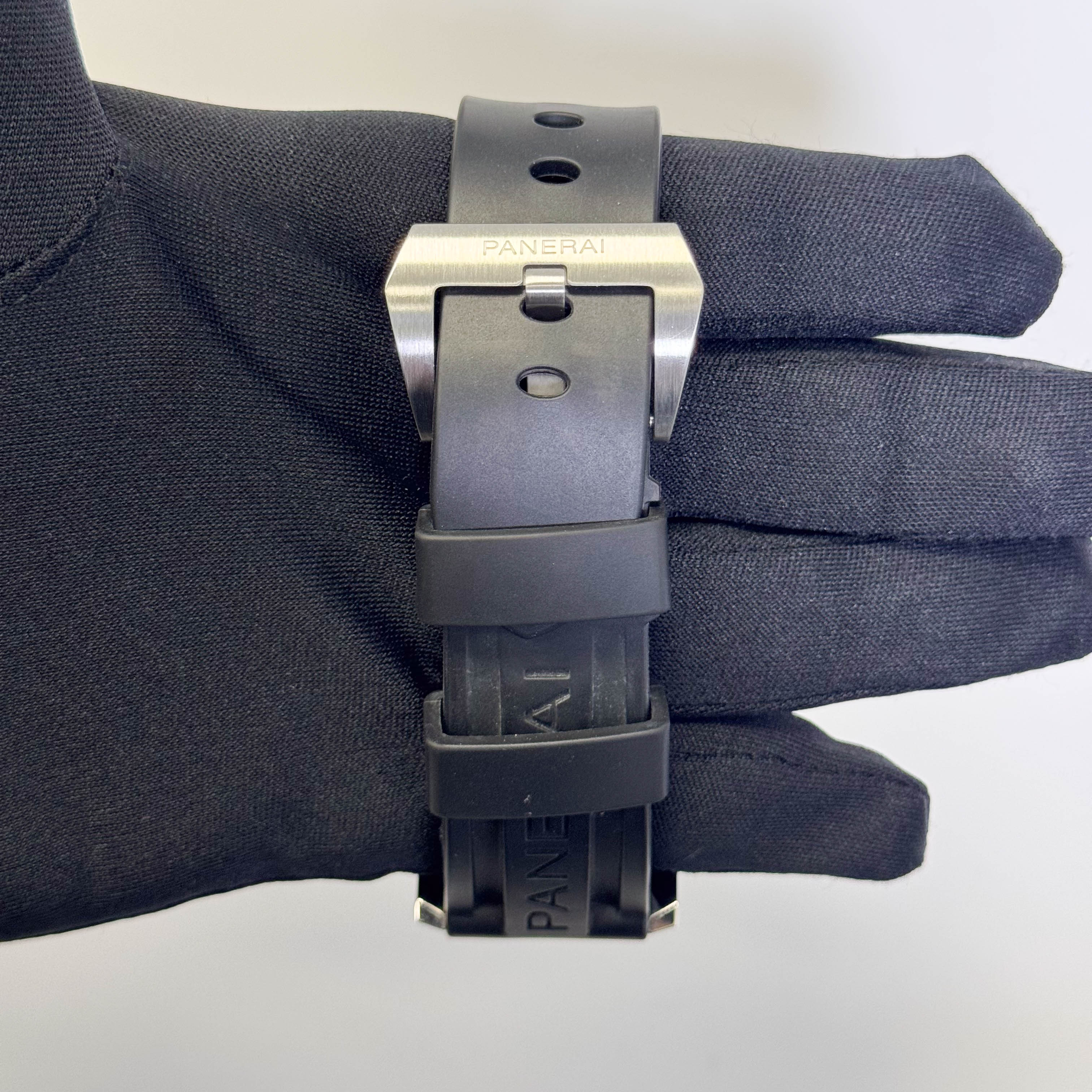 Panerai Luminor 44mm Black Dial Watch Ref# PAM01086 - Happy Jewelers Fine Jewelry Lifetime Warranty