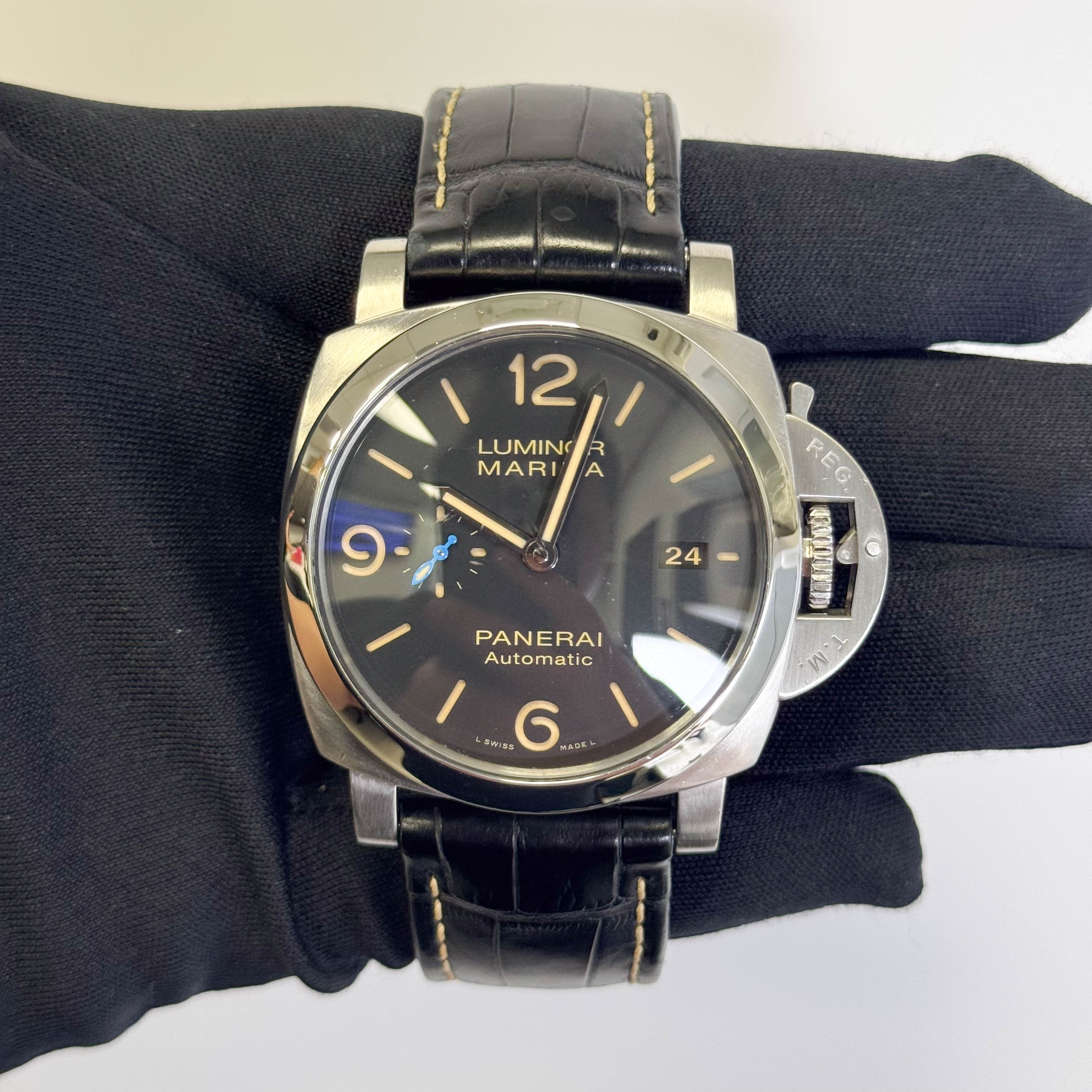 Panerai Luminor 42mm Black Dial Watch Ref# PAM01392 - Happy Jewelers Fine Jewelry Lifetime Warranty