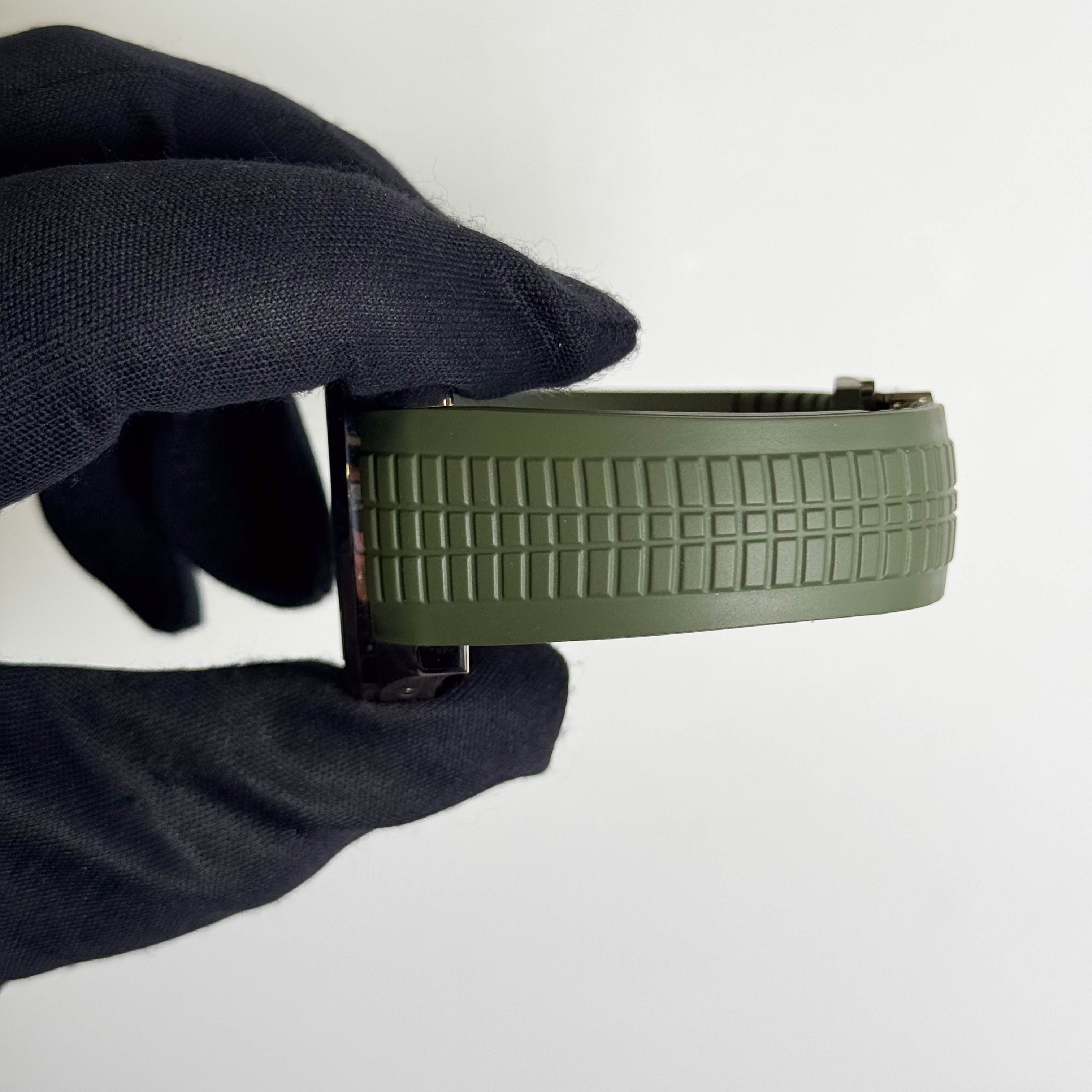 Patek Philippe Aquanaut 42mm Green Dial Watch Ref# 5968G-010 - Happy Jewelers Fine Jewelry Lifetime Warranty