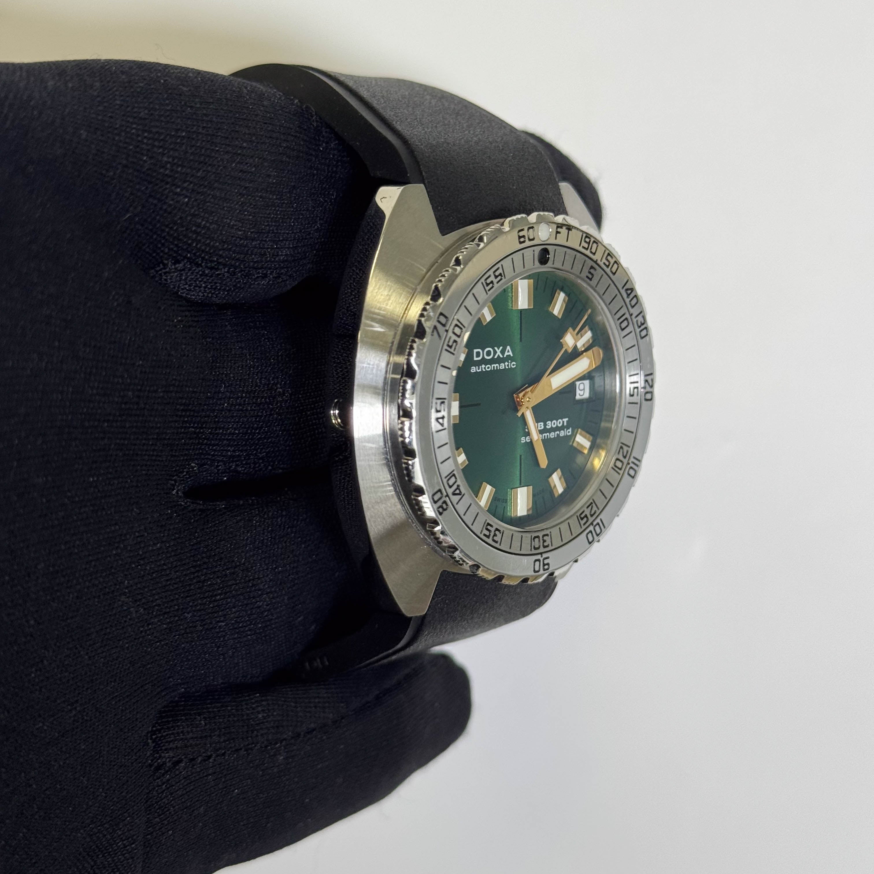 DOXA Sub 300T 42.5mm Green Dial Watch Ref# 840.10.131.26-N