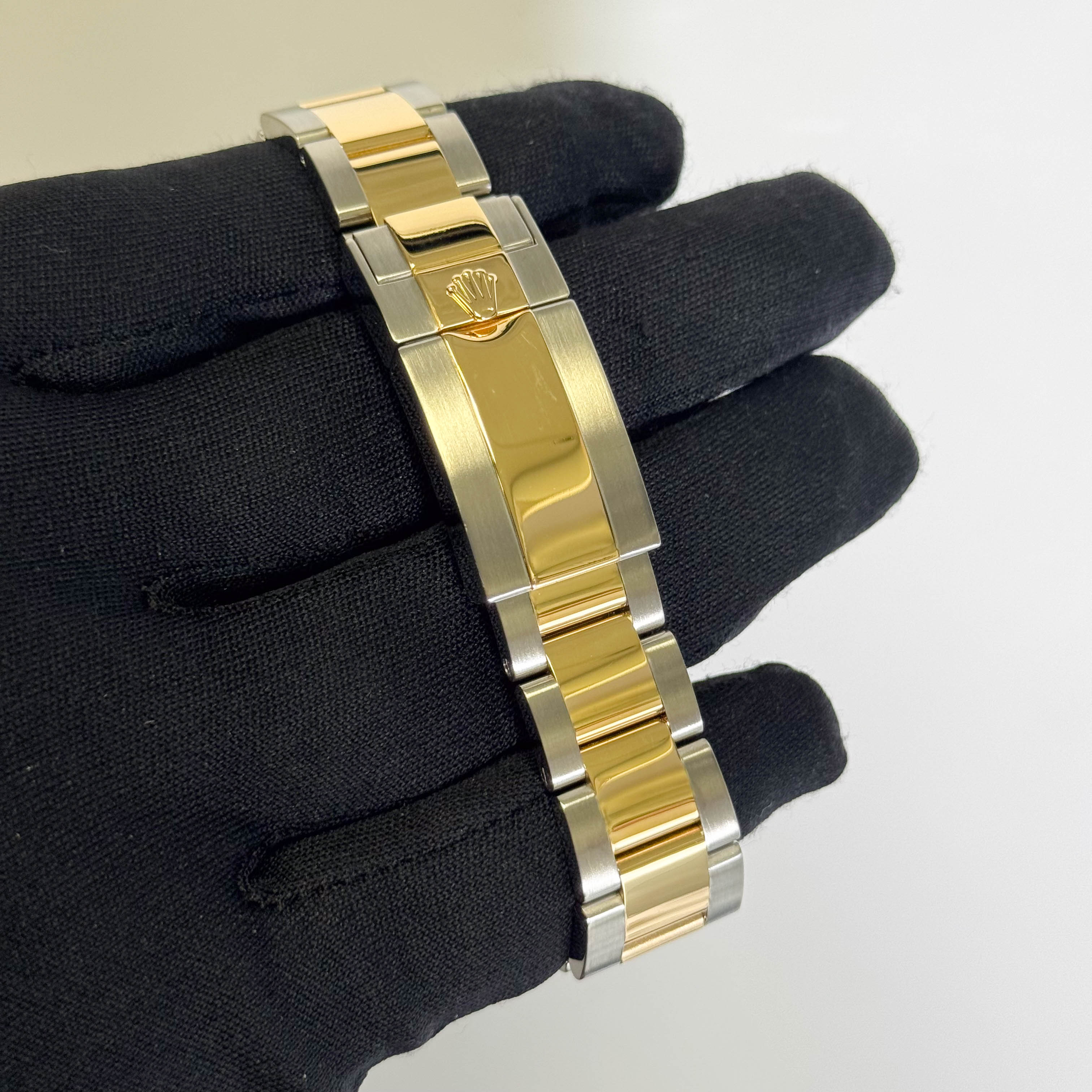 Rolex Daytona 40mm White Chronograph Stick Dial Watch Ref# 116523 - Happy Jewelers Fine Jewelry Lifetime Warranty