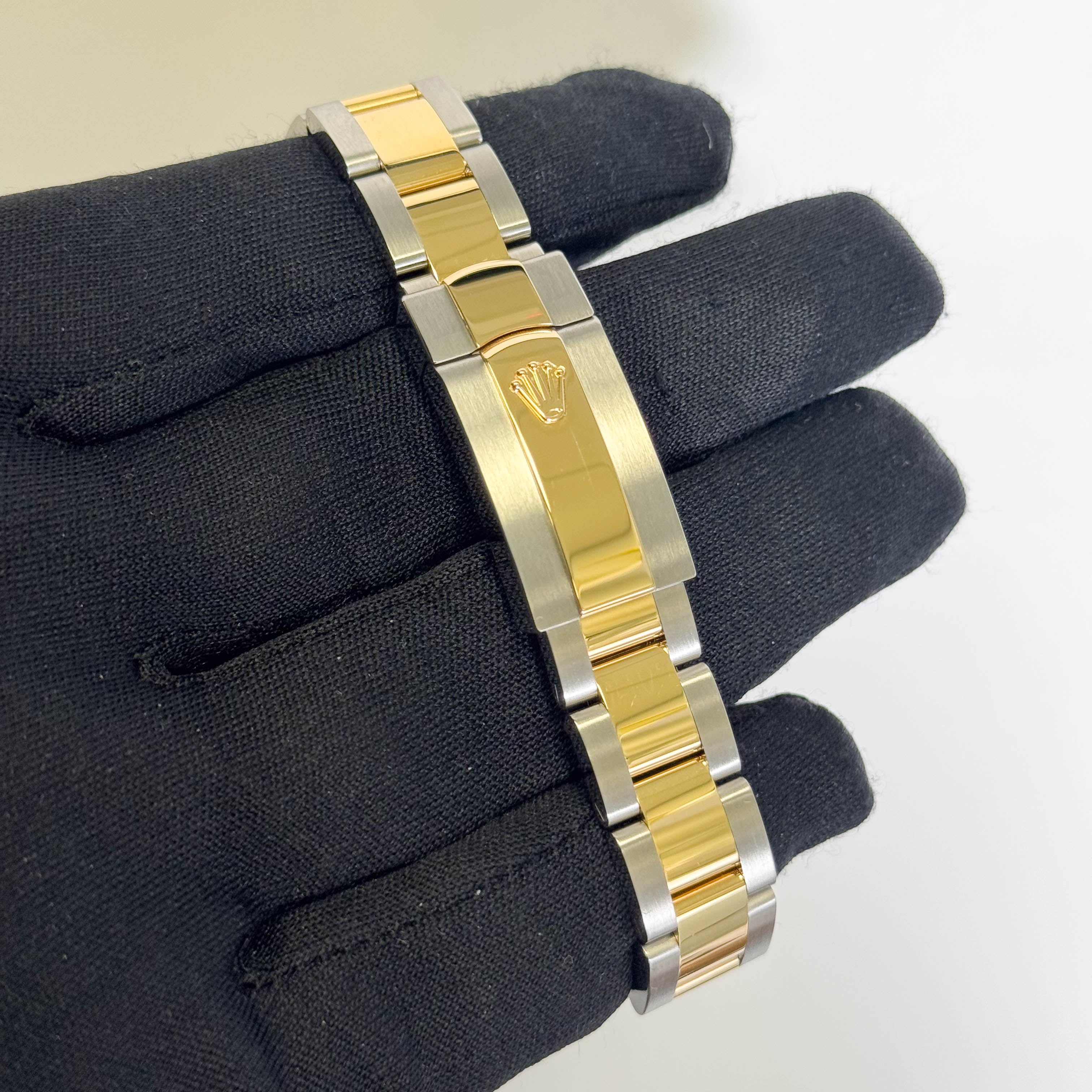 Rolex Datejust 31mm Olive Dial Watch Ref# 278273