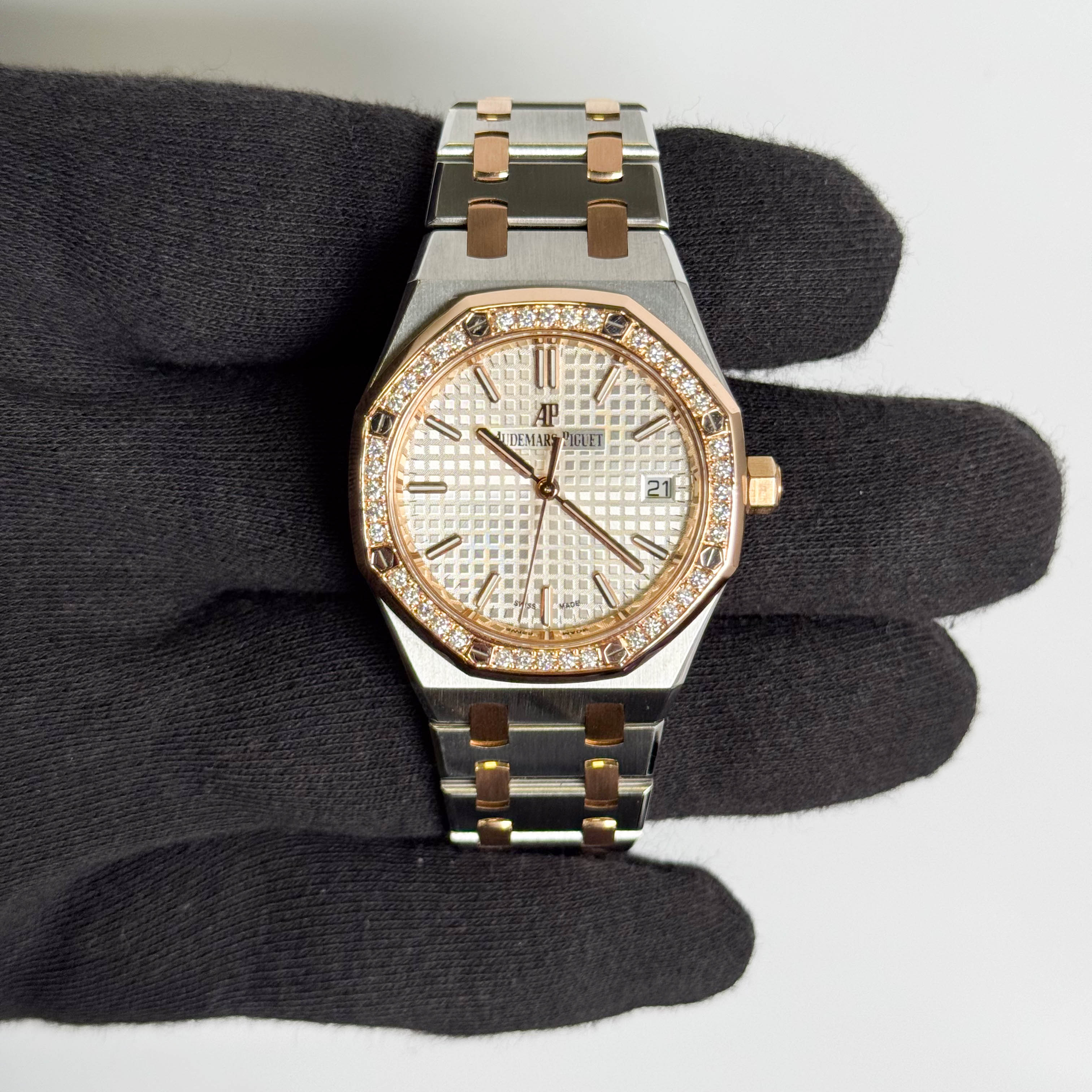 Audemars Piguet Royak Oak 33mm White Stick Dial Watch Ref# 77350SR.OO.1261SR.01 - Happy Jewelers Fine Jewelry Lifetime Warranty