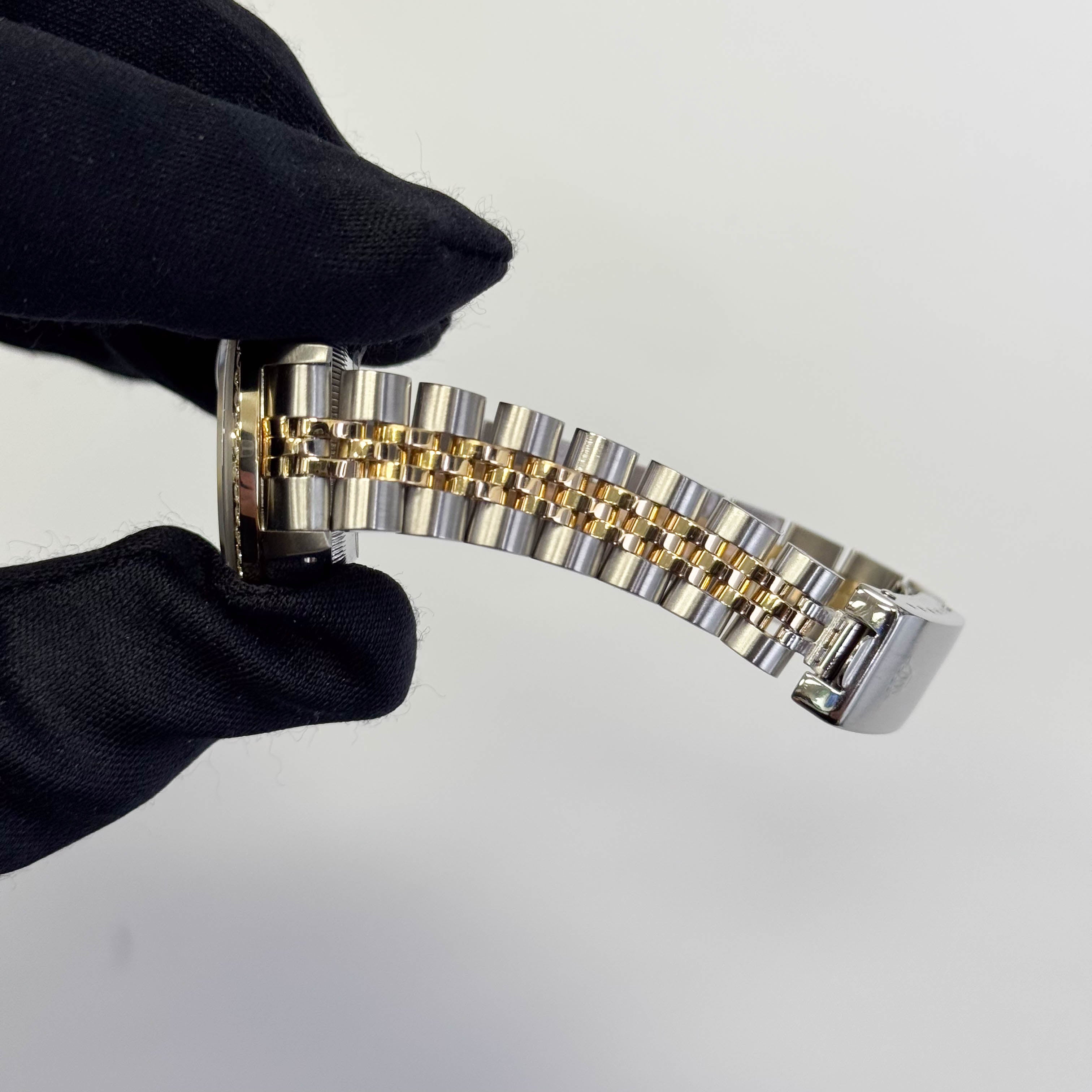 Rolex Datejust 26mm MOP Dial Watch Ref# 69173 - Happy Jewelers Fine Jewelry Lifetime Warranty