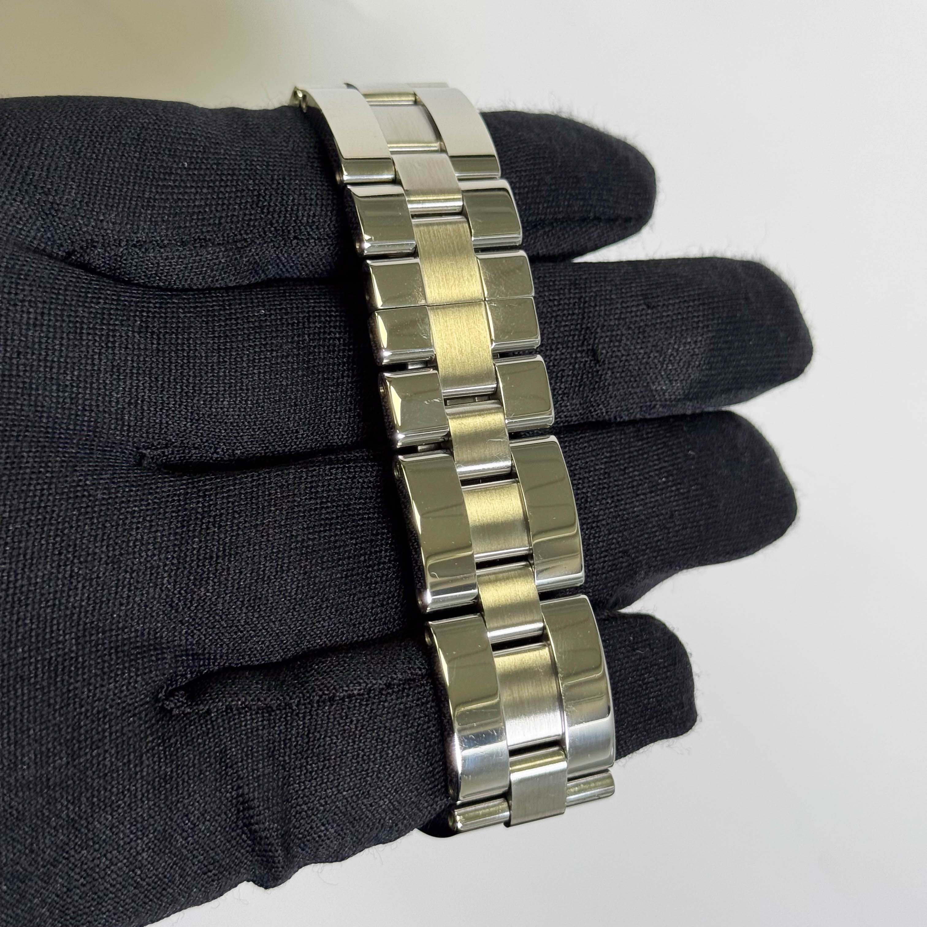 Cartier Roadster Stainless Steel 38mm Silver Dial Watch Ref# W62025V3 - Happy Jewelers Fine Jewelry Lifetime Warranty