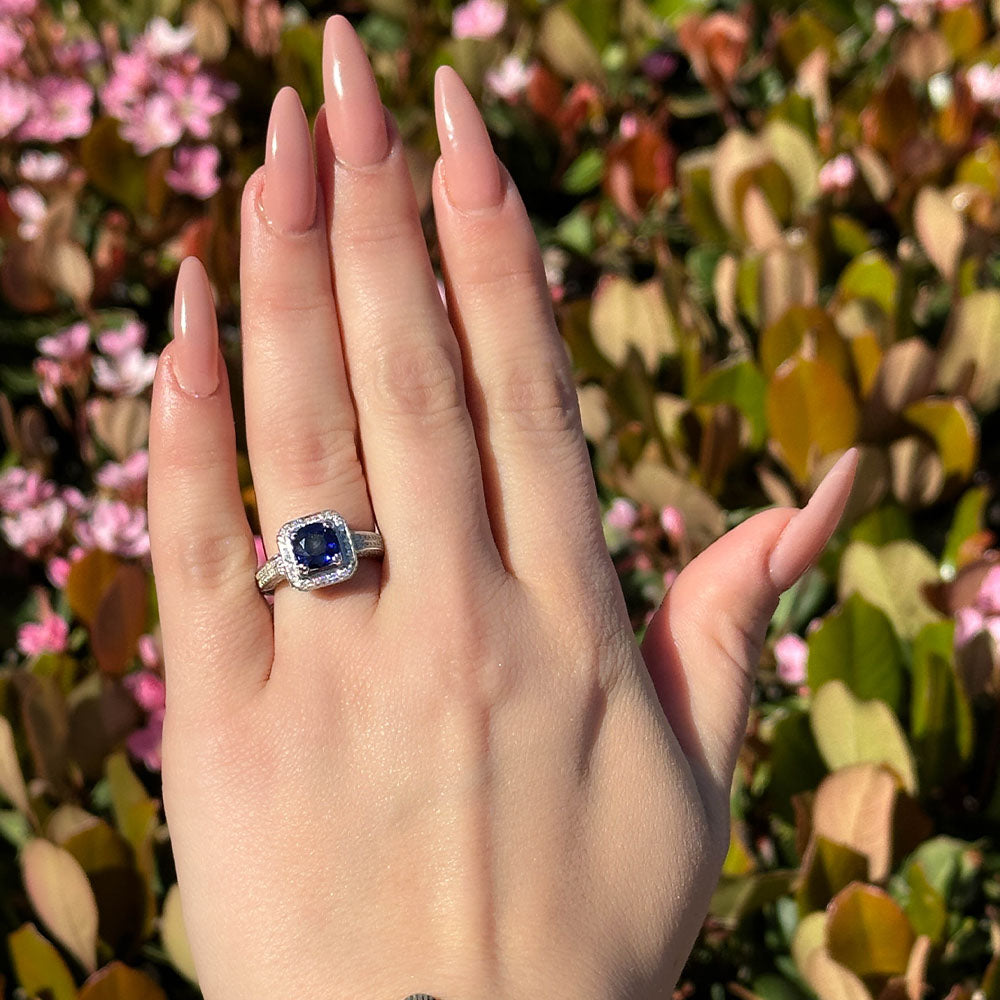 Round Sapphire Ring with 3D Halo - Happy Jewelers Fine Jewelry Lifetime Warranty