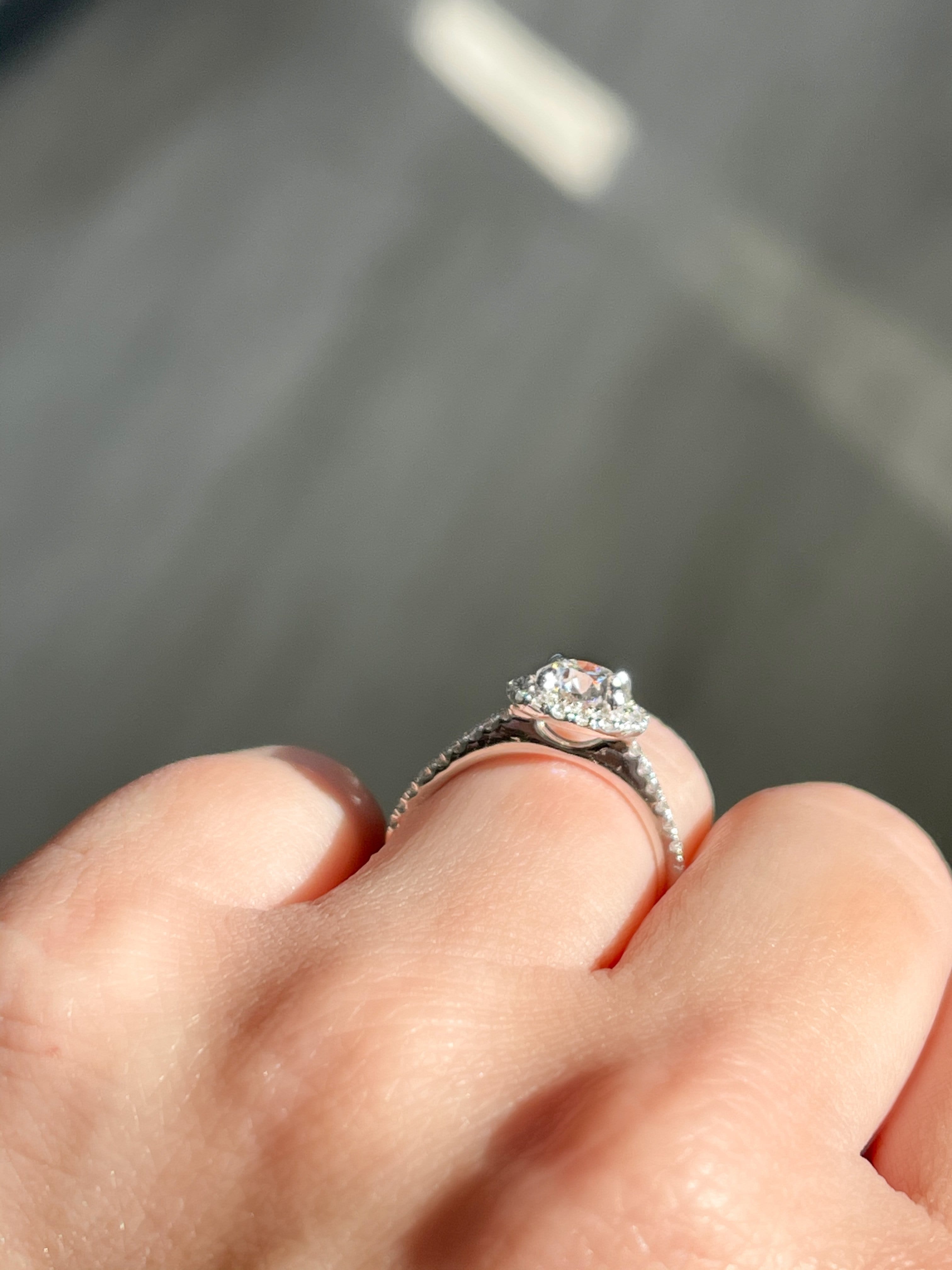 Engagement Ring Wednesday | 0.90 Round H VS2 | Halo Setting - Happy Jewelers Fine Jewelry Lifetime Warranty