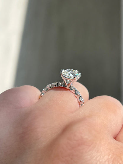 Engagement Ring Wednesday | 2.02 Pear G Color SI1 Clarity - Happy Jewelers Fine Jewelry Lifetime Warranty