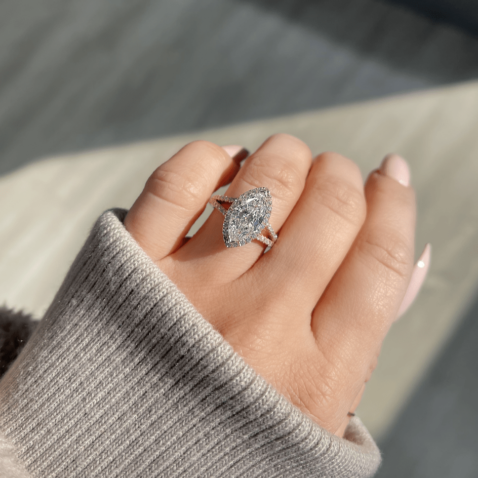 Grace Kelly's 10.47 Carat Emerald-Cut Diamond Cartier Ring. | Grace kelly engagement  ring, Grace kelly wedding ring, Famous engagement rings